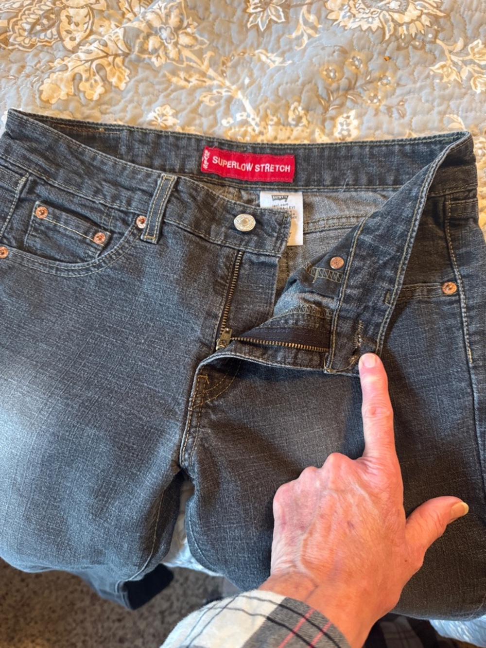 Y2K Levi's Black Wash 518 Flare Jeans. Size 5 Jr. S 29” inseam - Picture 6 of 10
